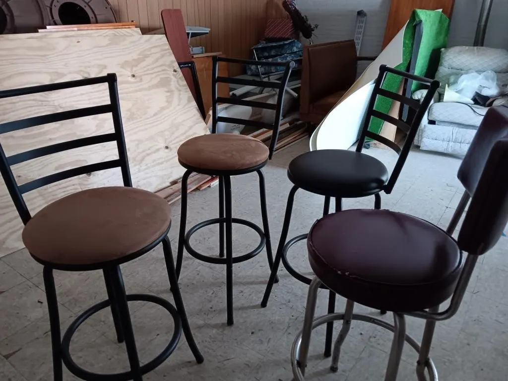 Four bar stools, approximately 15x41
