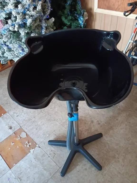 Portable shampoo bowl