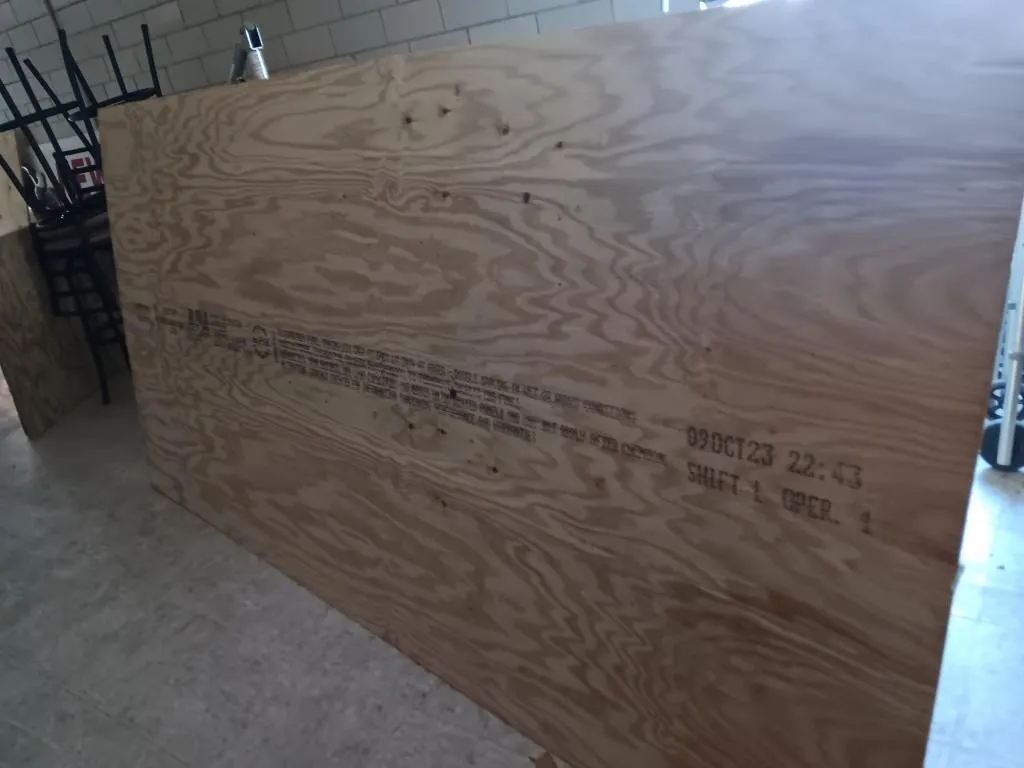 Sheet of plywood 96x48, pieces 57x48, 48x32,