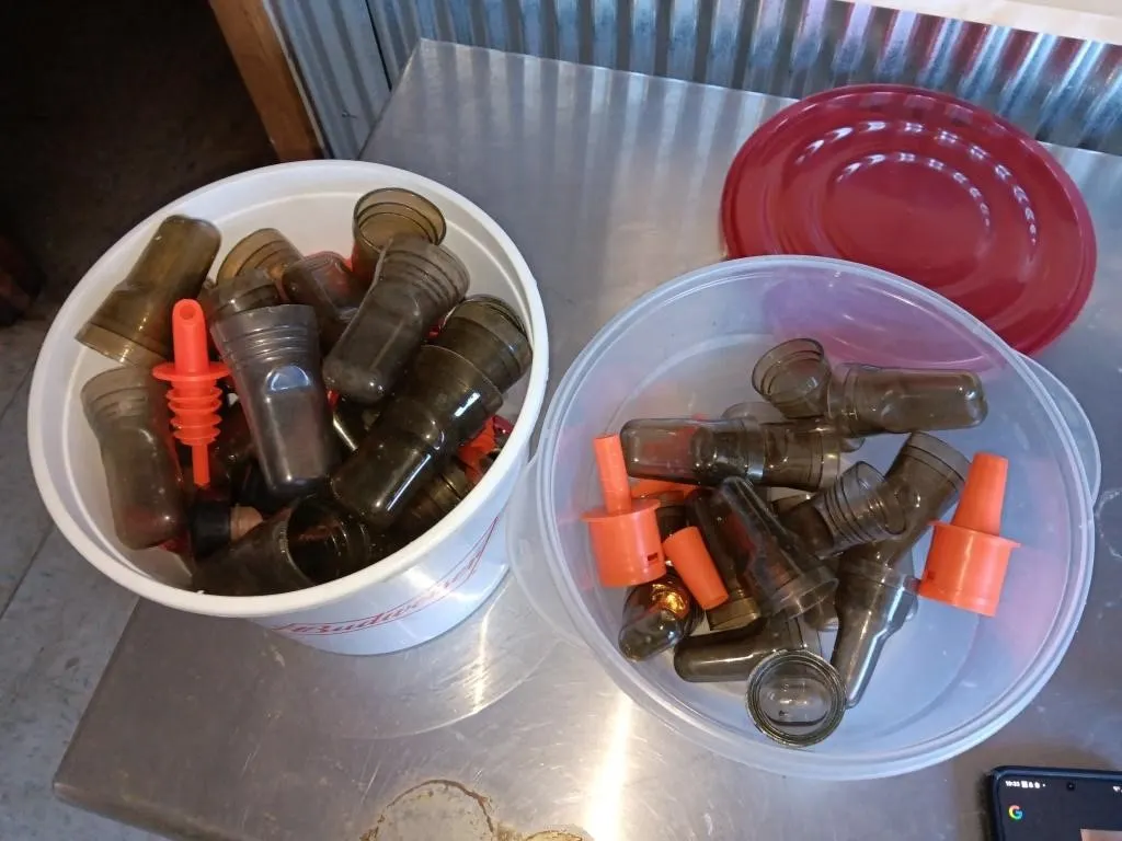 Liquor Dust Caps & Pourers