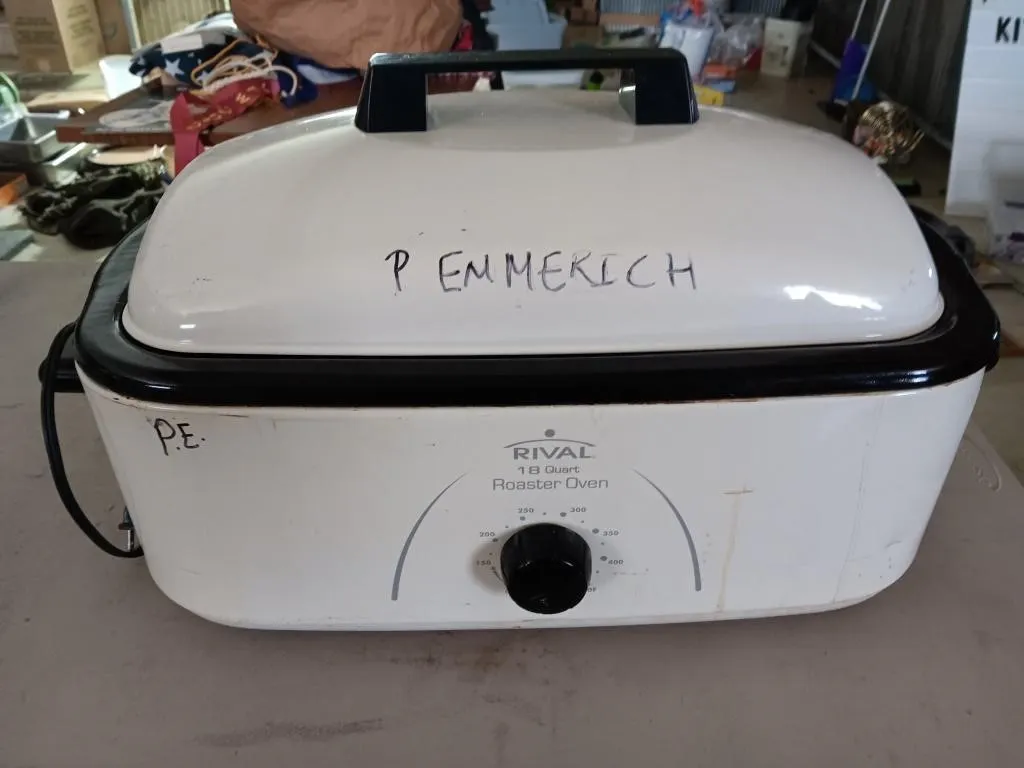 Rival 18 Quart Roaster Oven. Used. Max