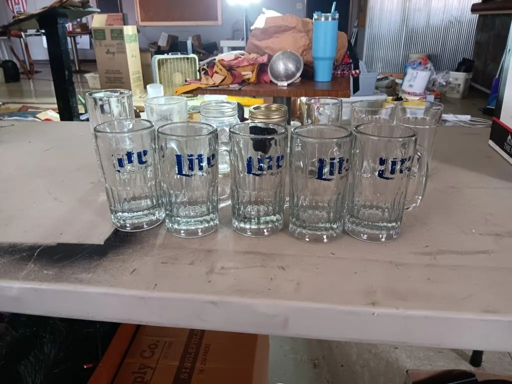Box of vintage beer mugs, Mason jars and drinking