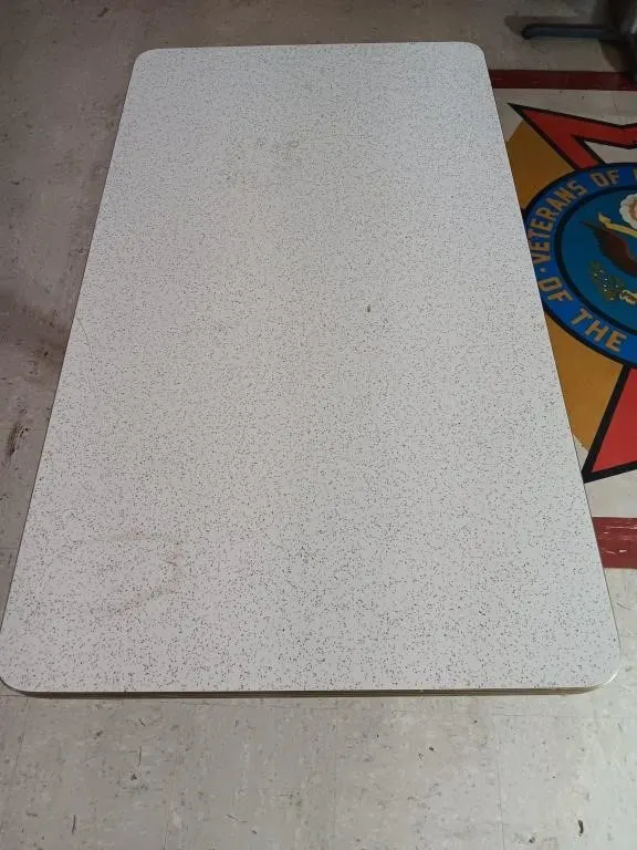 Table (no chairs).
Measurements. Approx.