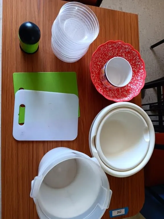 Kitchen bowls and chopping boards. Two larger