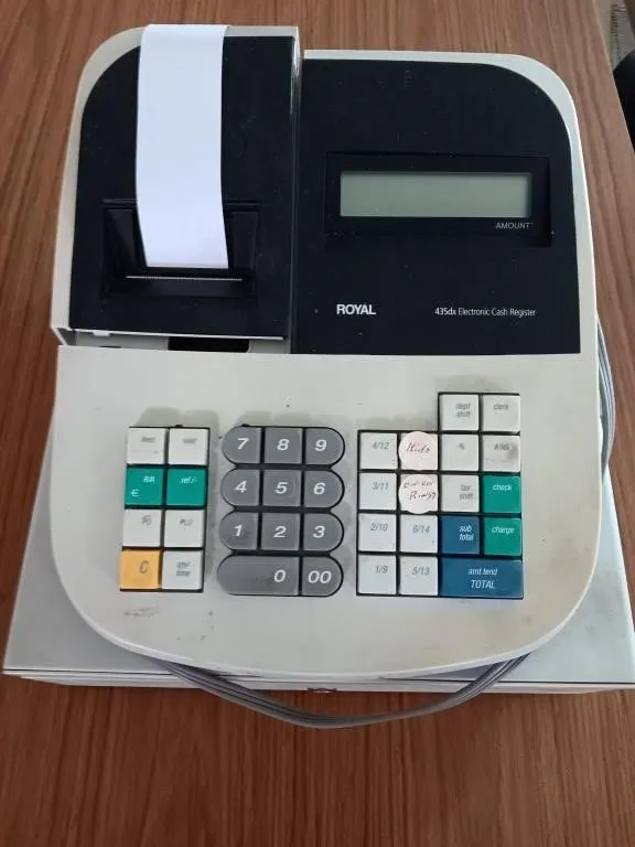 Royal cash register. (No key).
Measurements