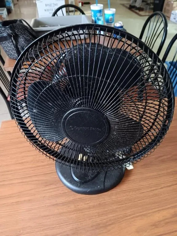 Comfort Zone 10in. desk fan. Used. Untested.