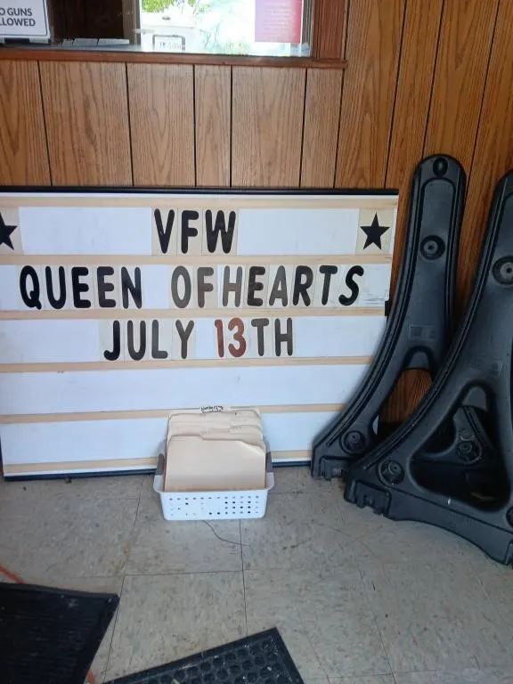 Letter board 48x36 with weighted stand & letters