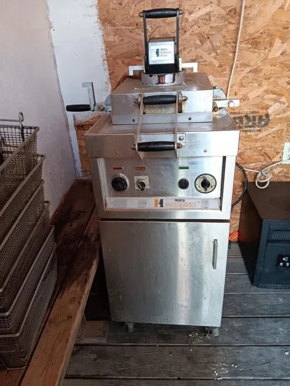 Miles 2000HD Pressure Fryer. Untested.