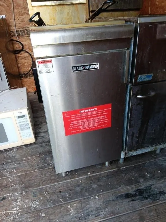 Black Diamond Fryer With Two Baskets. Untested