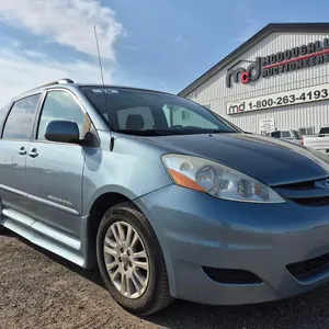 2008 Toyota Sienna XLE Braun Ramp Van