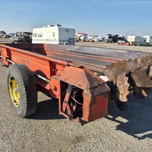 New Holland 518 Manure Spreader
