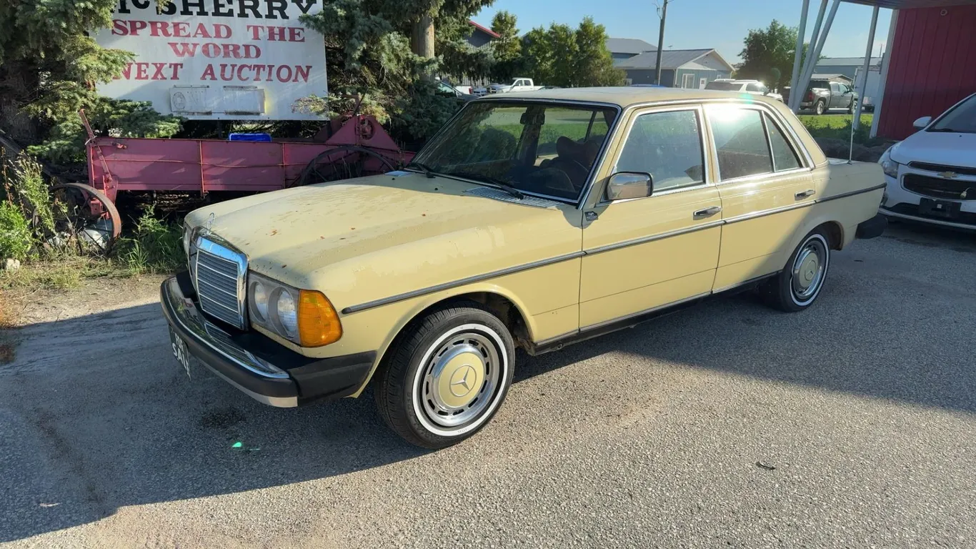 1977 Mercedes-Benz 280E 4-Door – 6 Cylinder, Runs & Drives, Great Collectors Car!