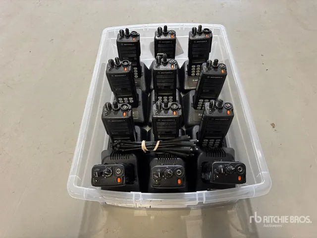 Quantity of (12) Motorola MTS2000 800 MHz Portable Radios