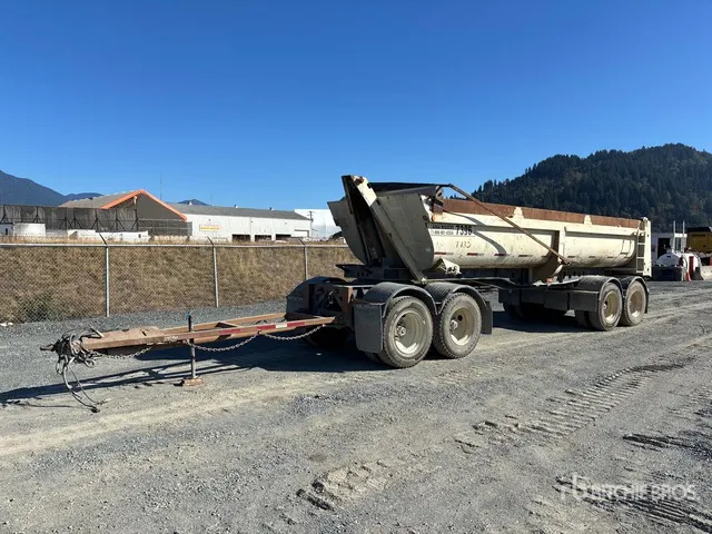 2003 Midland 24 ft 3 in Quad/A Turntable End Dump Trailer