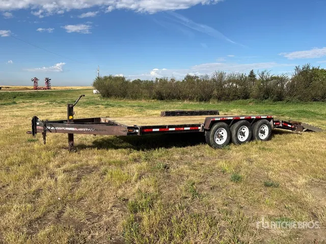 1990 Saturn 21 ft Tri/A Equipment Trailer