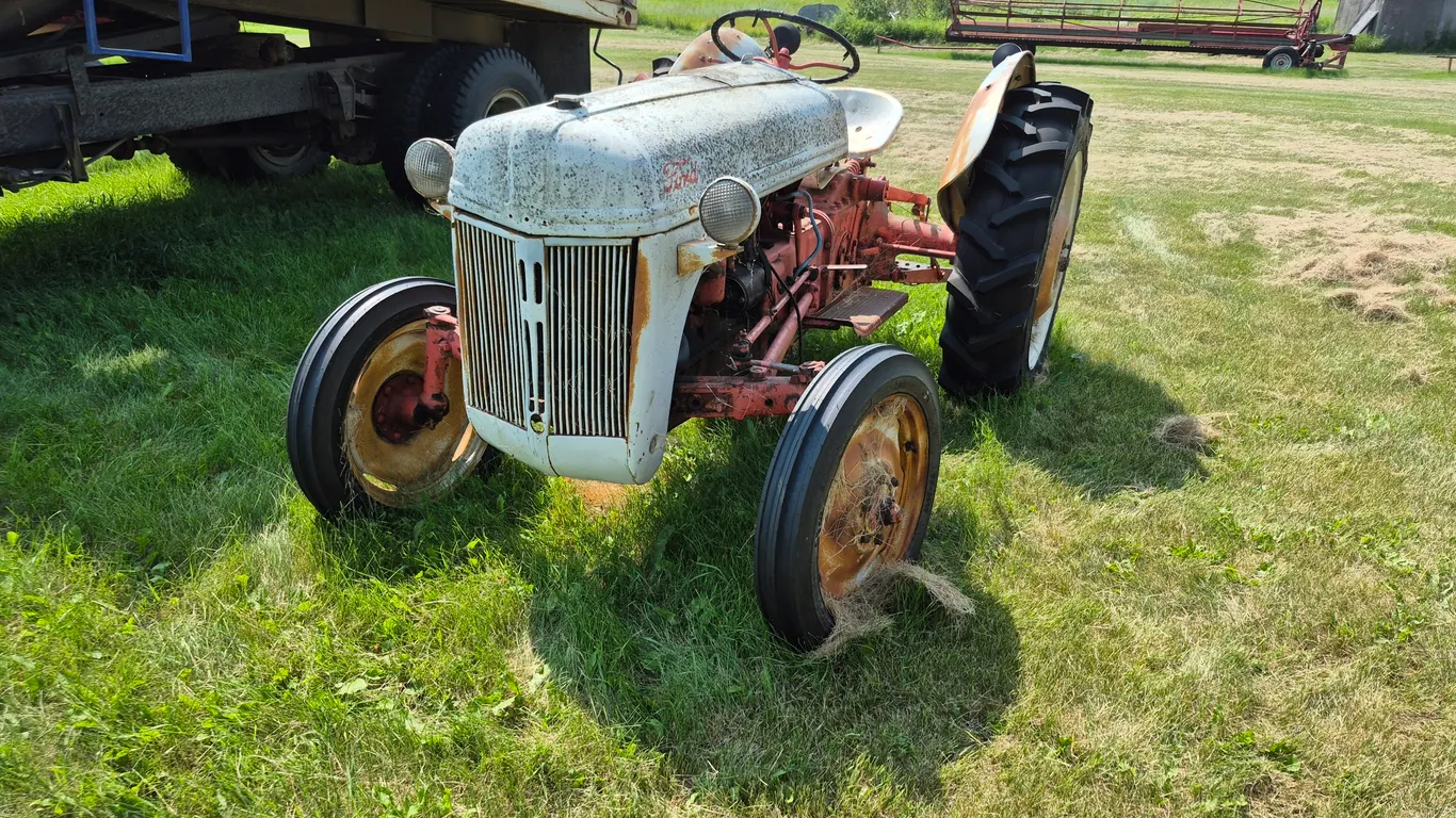 FORD 8N 2WD TRACTOR