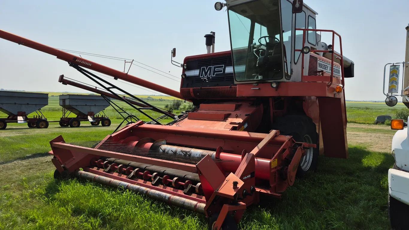 1983 MASSEY FERGUSON 850 COMBINE