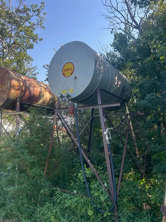 500 GALLON FUEL TANK ON STEEL STAND
