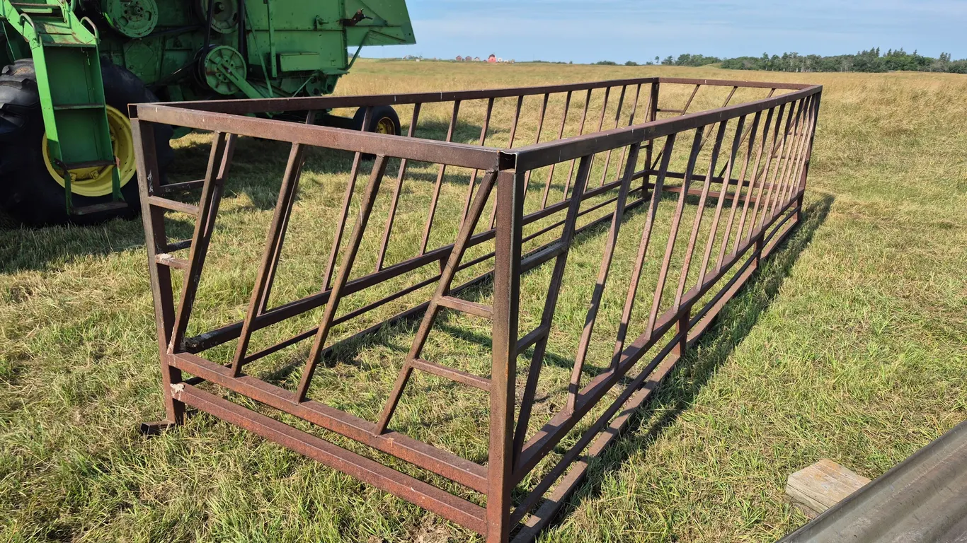 SQUARE BALE FEEDER
