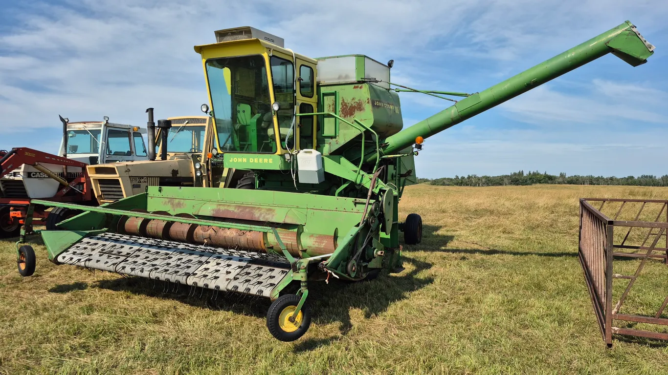 JOHN DEERE 105 COMBINE