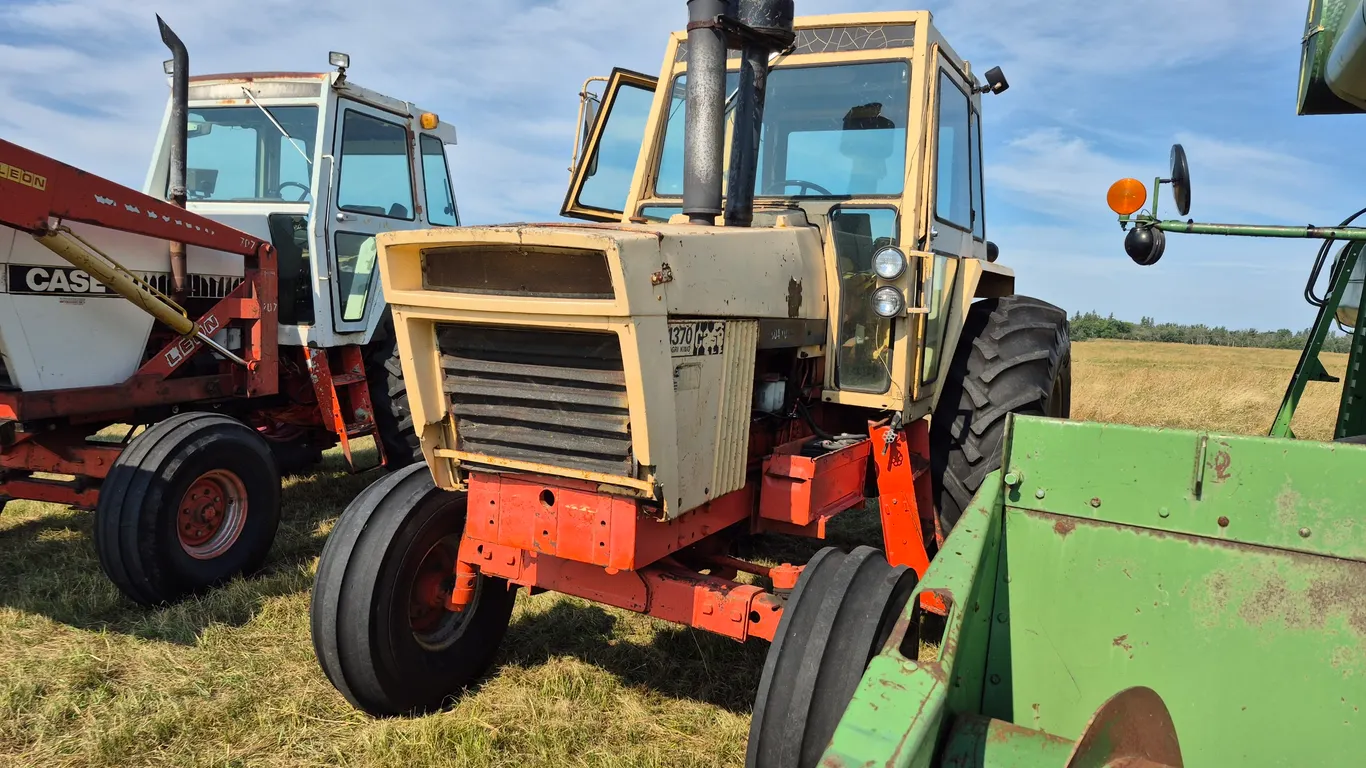CASE 1370 2WD TRACTOR