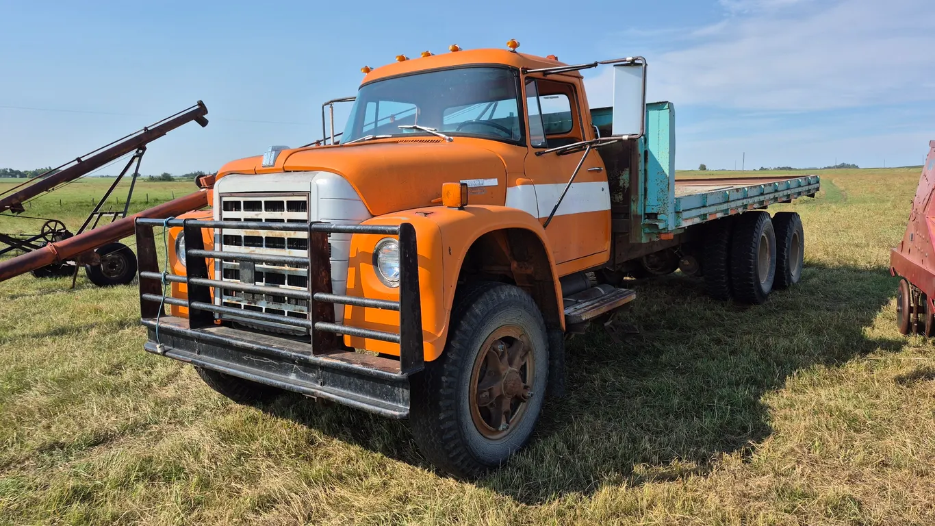 IHC 1800 LOADSTAR TANDEM AXLE GRAIN TRUCK