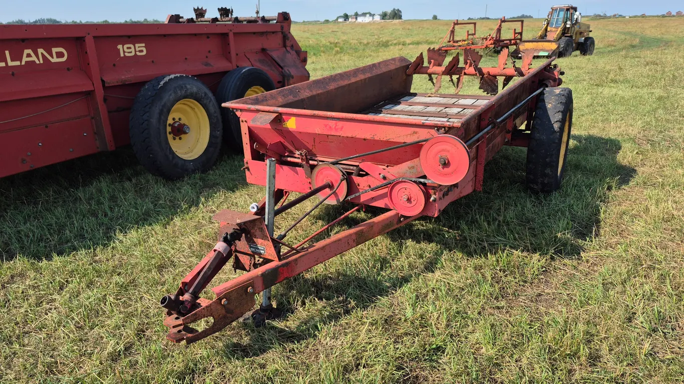 MASSEY FERGUSON 40 MANURE SPREADER