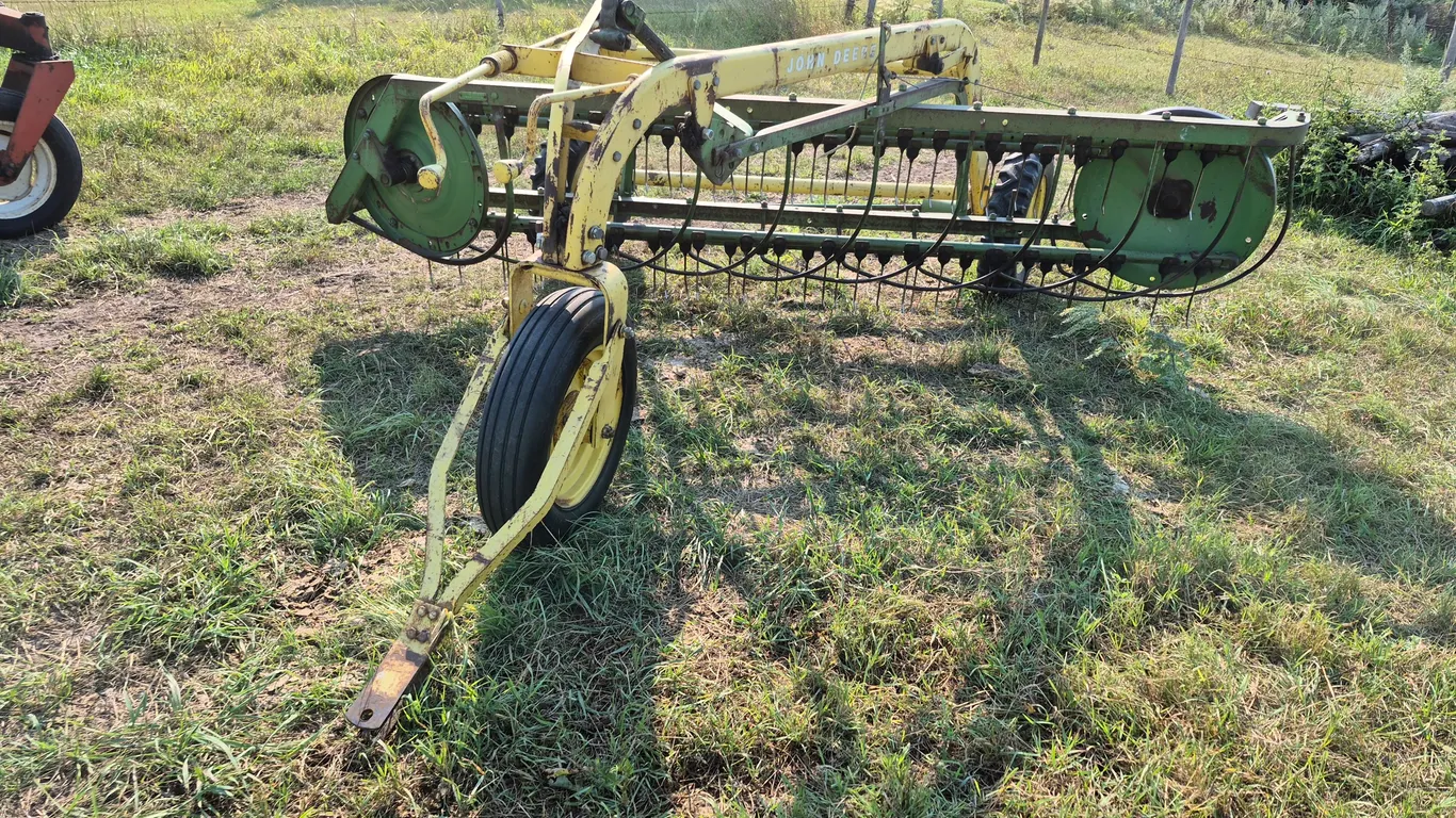 240 JOHN DEERE 10' SIDE DELIVERY RAKE