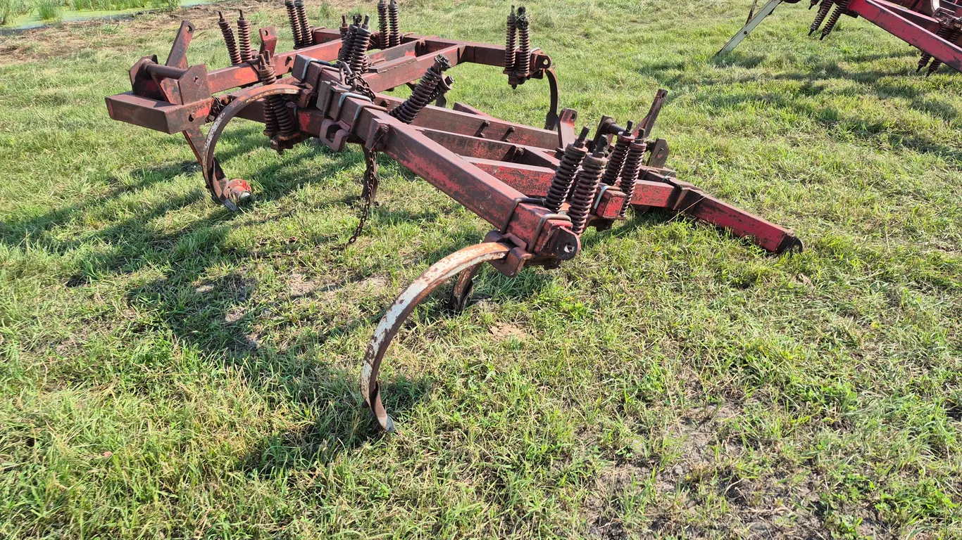 SPARE ROLLO-FLEX DEEP TILLAGE SHANKS W/ WHEEL HUB ASSEMBLY