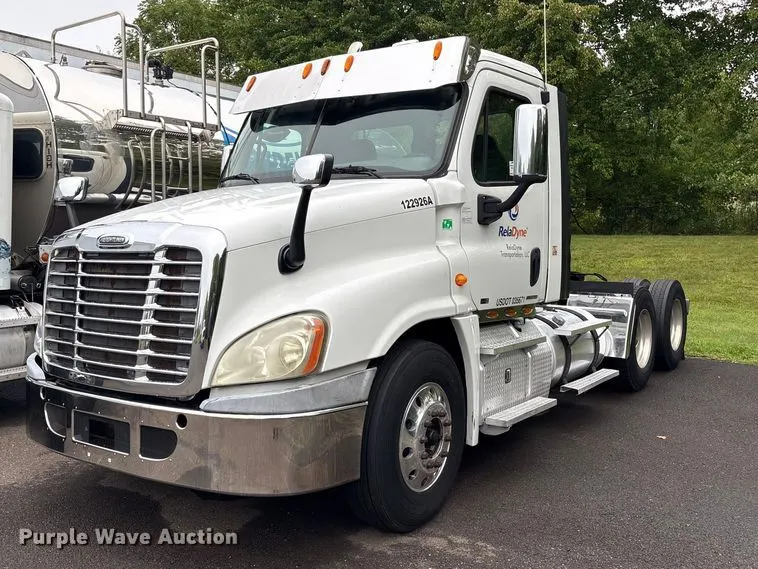 2012 Freightliner Cascadia 125 semi truck