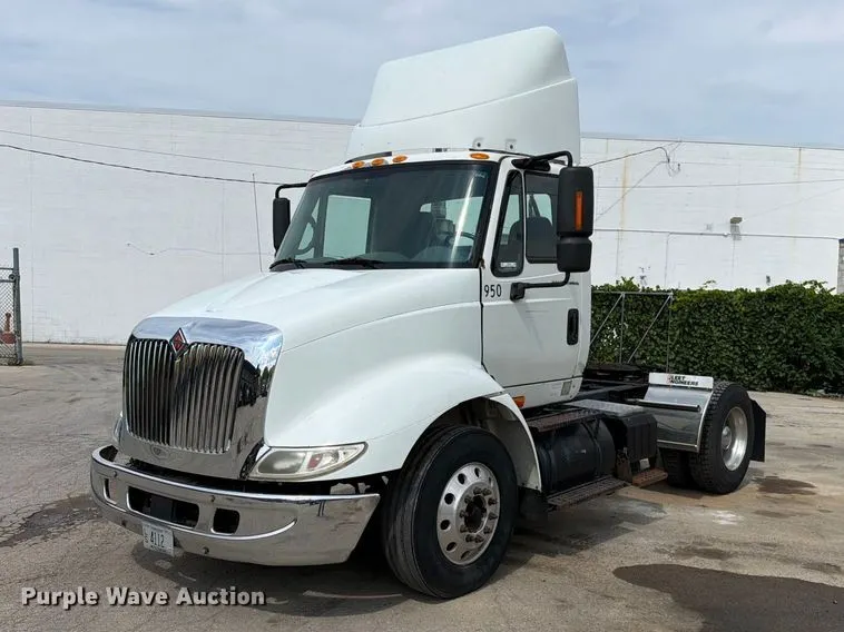 2005 International 8600 semi truck