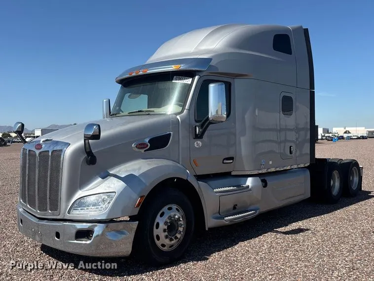 2022 Peterbilt 579 semi truck