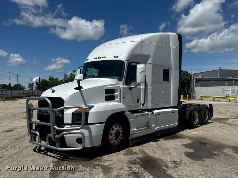 2023 Mack Anthem semi truck