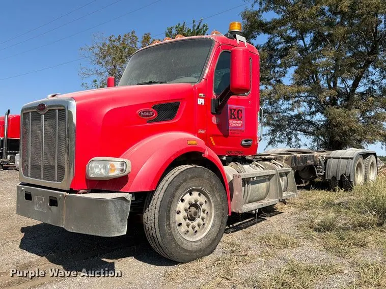 2015 Peterbilt 567 truck cab and chassis