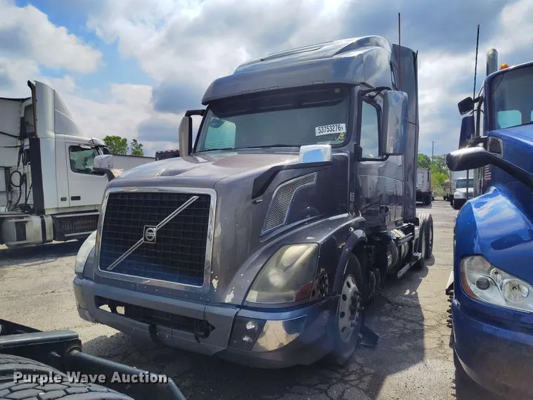 2016 Volvo VNL semi truck