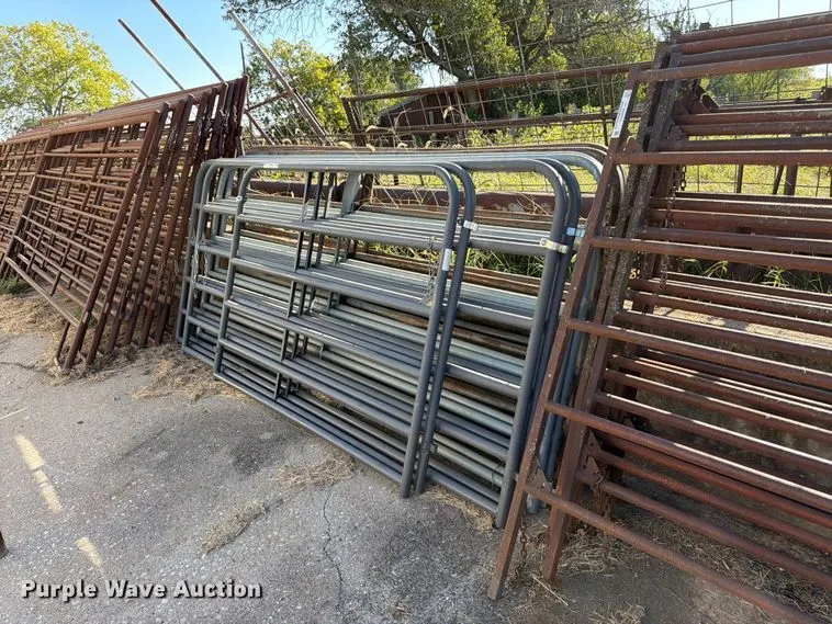 Approximately 8 livestock panels