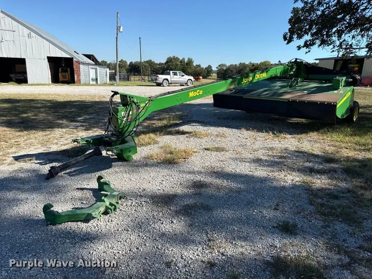 John Deere MoCo 946 windrower