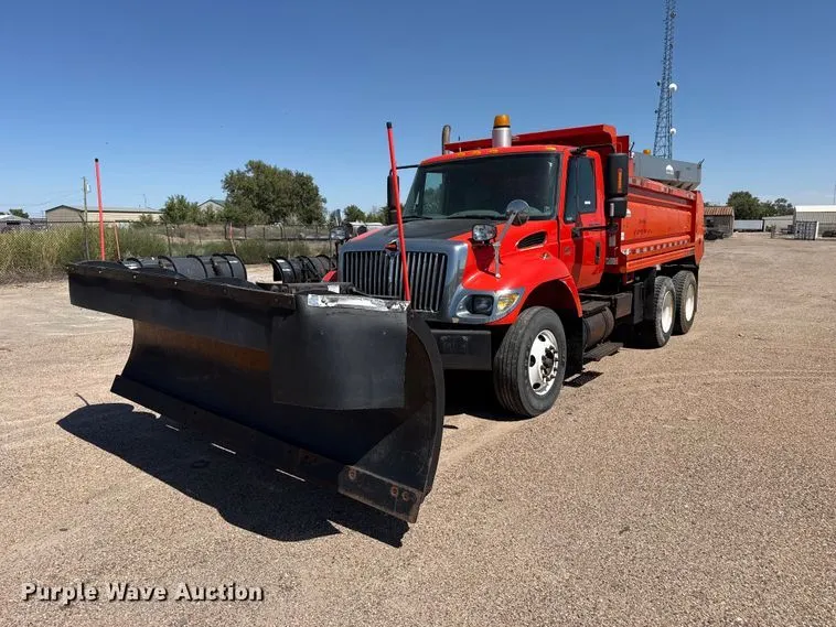 2005 International 7400 dump truck
