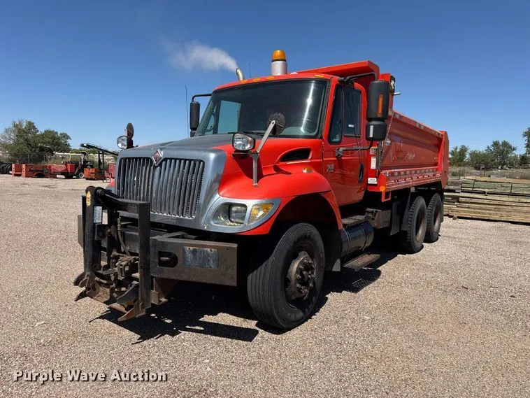 2005 International 7400 dump truck