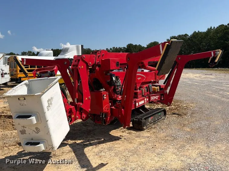 2022 CMC S28 tracked boom lift