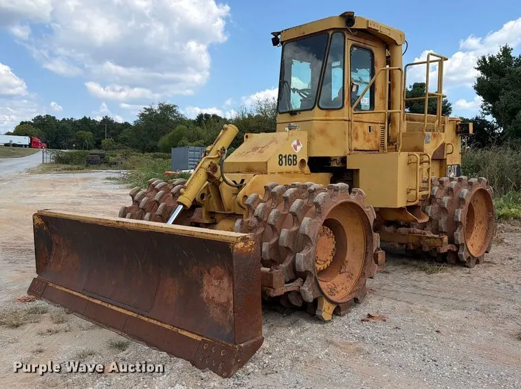 1992 Caterpillar 816B soil compactor