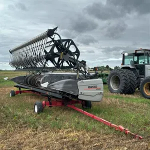 GLEANER 8200 25FT FLEXHEAD AND CART
