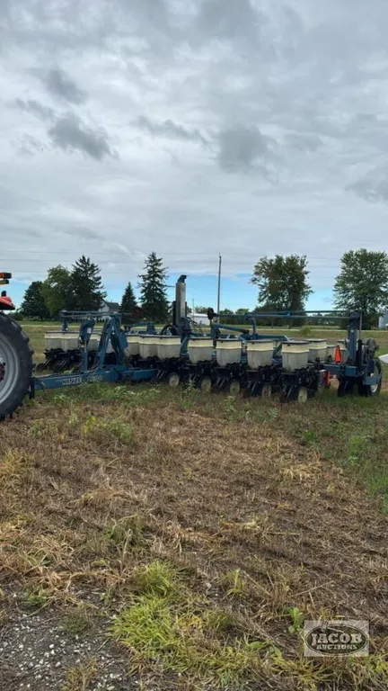 KINZE 2600 10/11 PLANTER