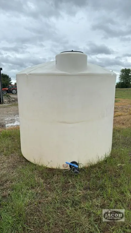2500 GALLON POLY TANK
