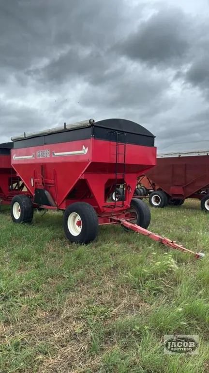 GERBER 500 BUSHEL GRAVITY WAGON