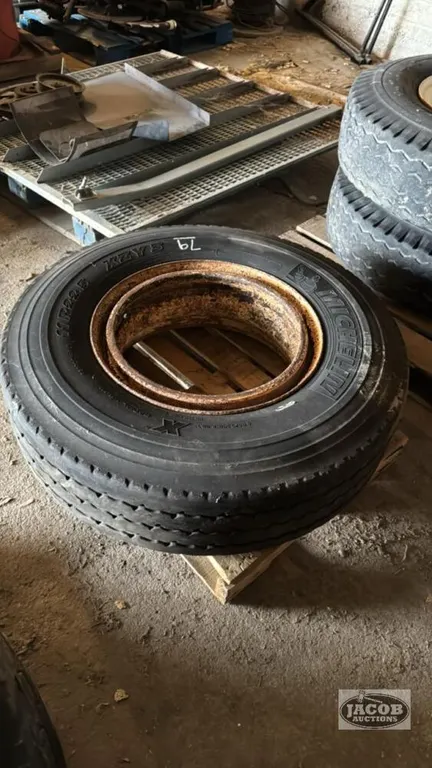 MICHELIN 11R22.5 TUBELESS TIRE ON OPEN CENTRE RIM