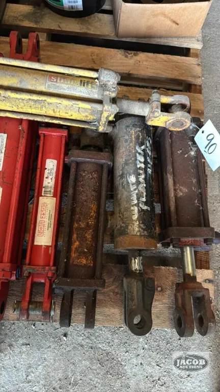 7 HYDRAULIC CYLINDERS