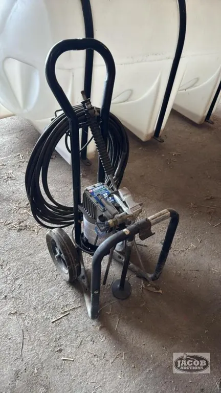 CAMPBELL HAUSFIELD AIRLESS PAINT SPRAYER