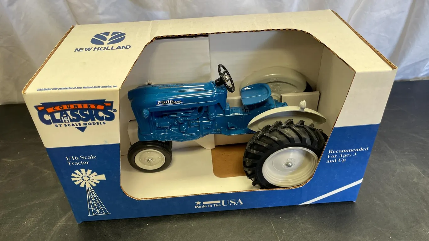 New Holland Ford 2000 Tractor