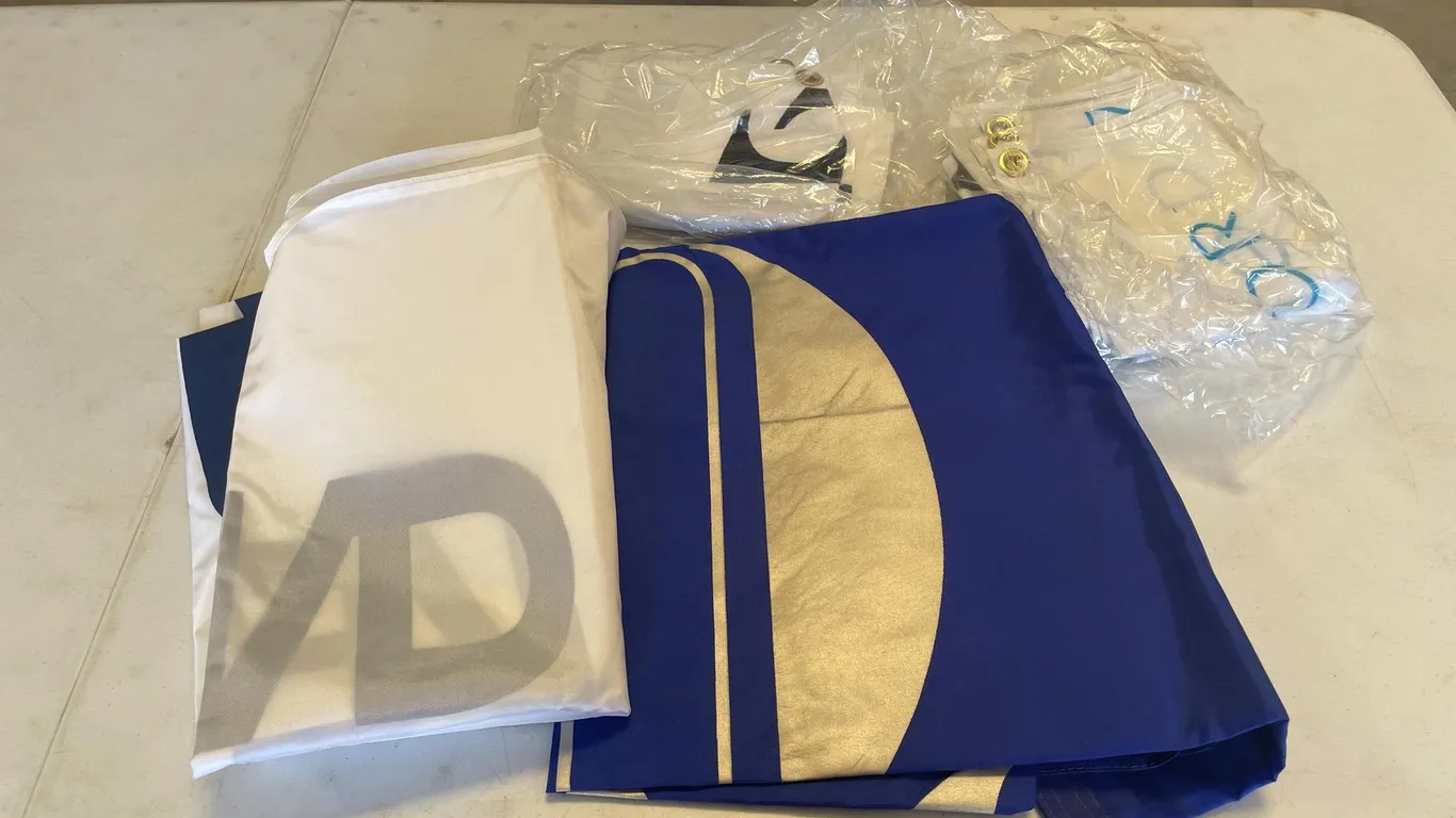 (4) New Holland Flags